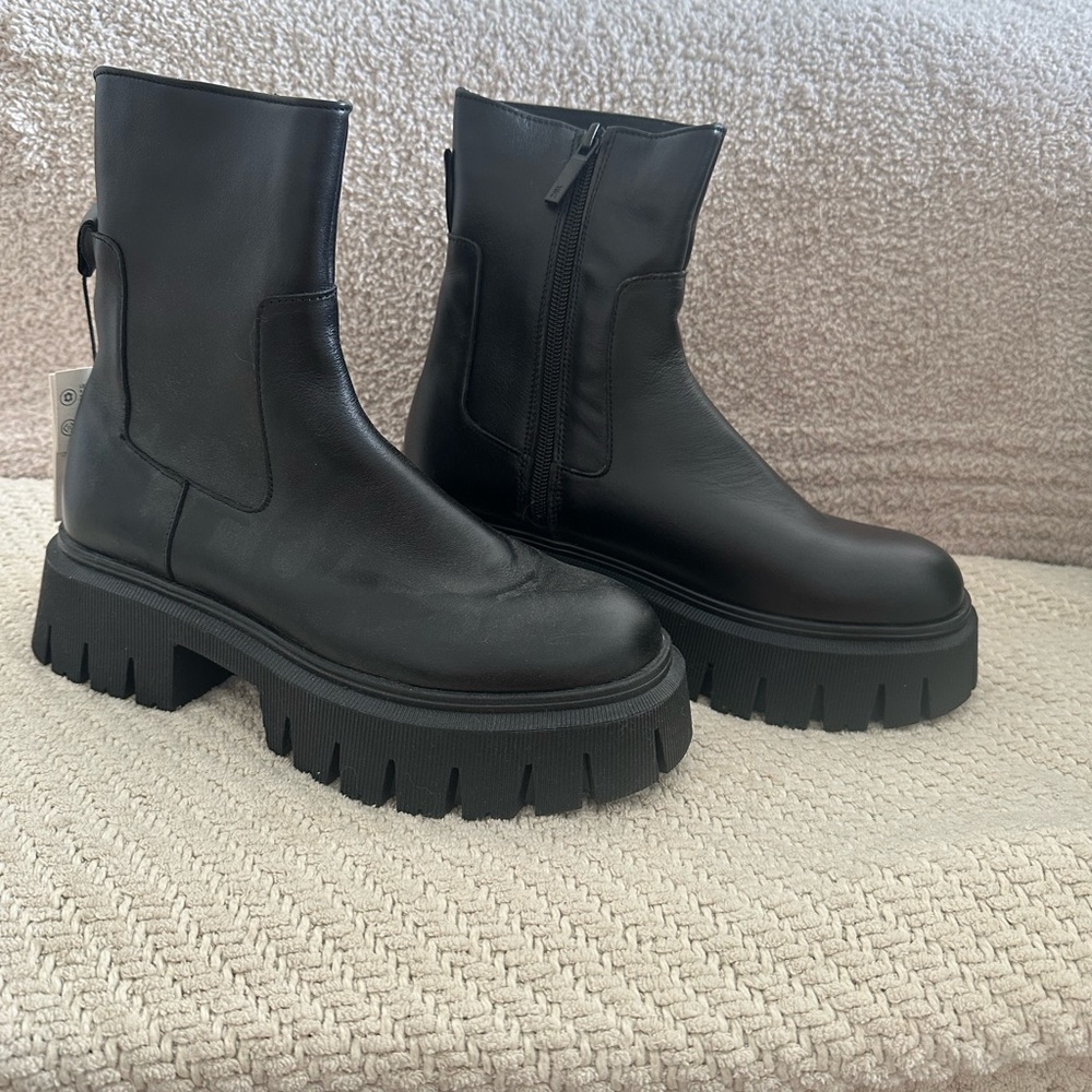 Zara black chunky boots s37